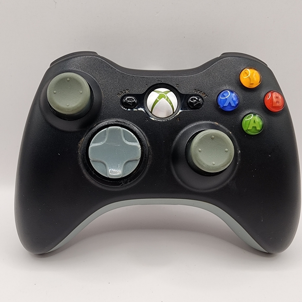 Microsoft Xbox 360 BLACK/GREY Wireless Controller with Nyko Rechargeable Battery